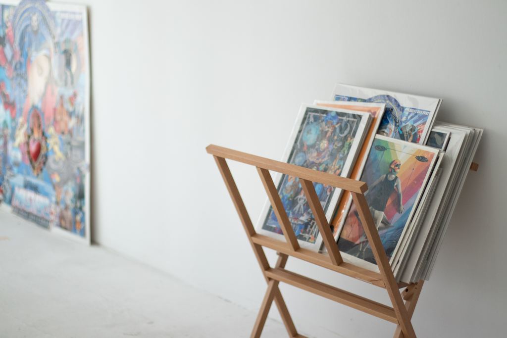 Crowd gathered at a Baubo ART Gallery event