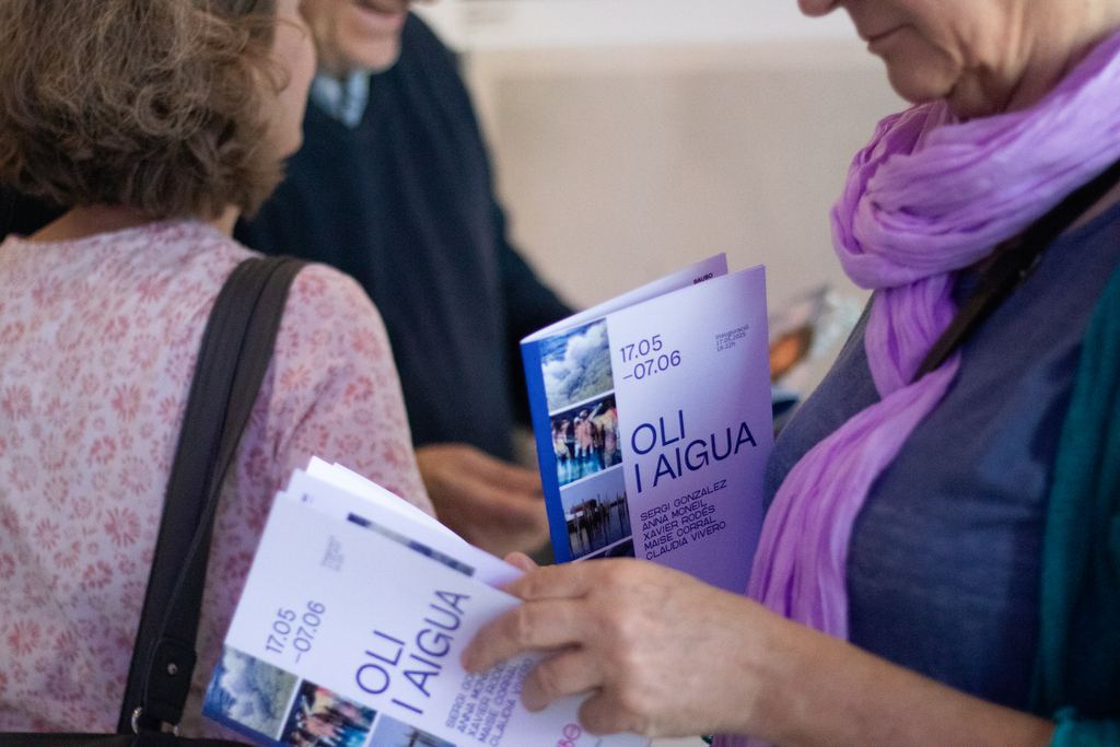 Event photography, two guests in conversation