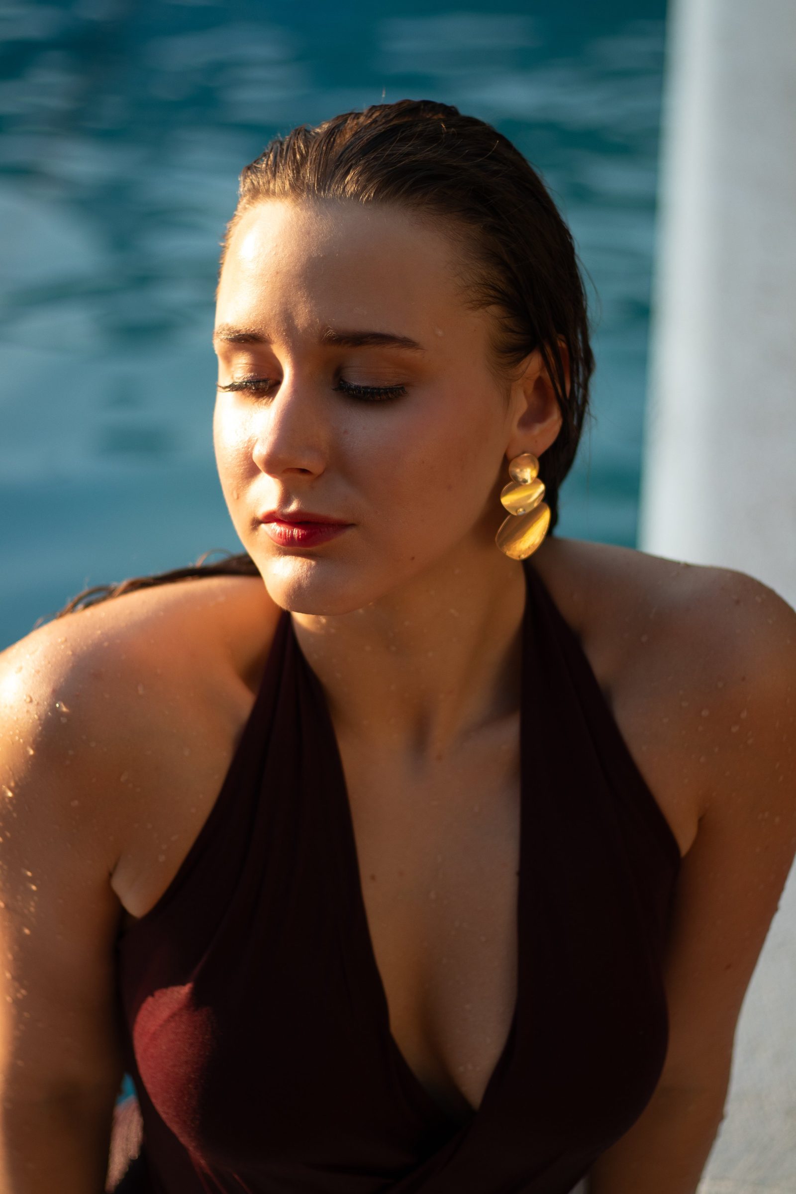 Close portrait at the Photo Villa pool